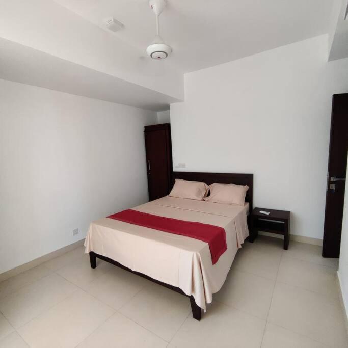 Modern Apartment In Close Proximity To The Beach Colombo Buitenkant foto